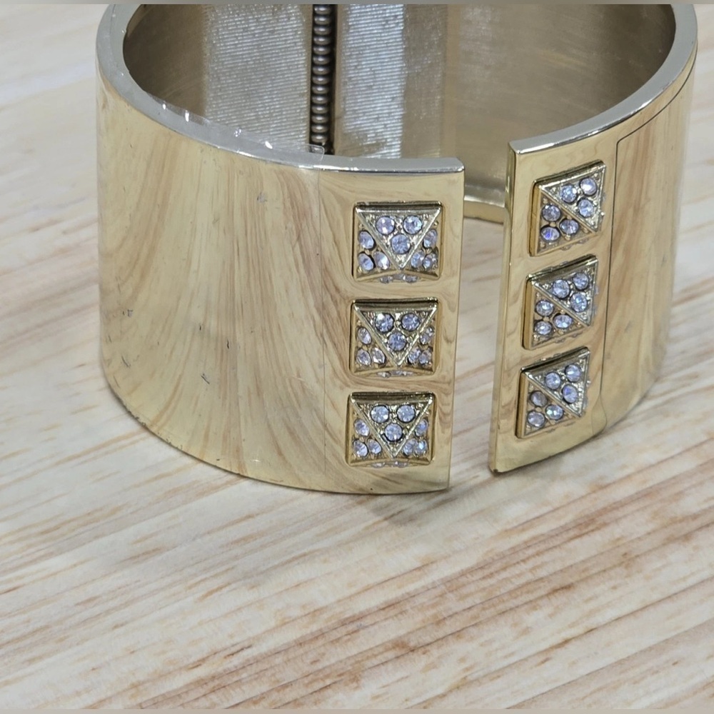 Victoria’s Secret Scandalous Hinge Gold Tone Cubic Zirconia Cuff Bangle Bracelet - Picture 12 of 12